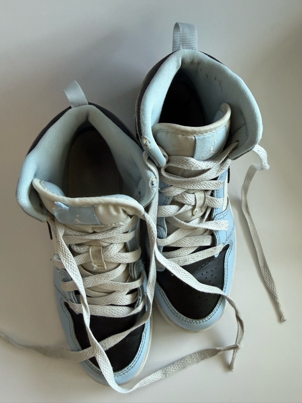 Nike Kids Air Jordan 1 Mid Blue and White Sneakers in size 2Y - Picture 4 of 8